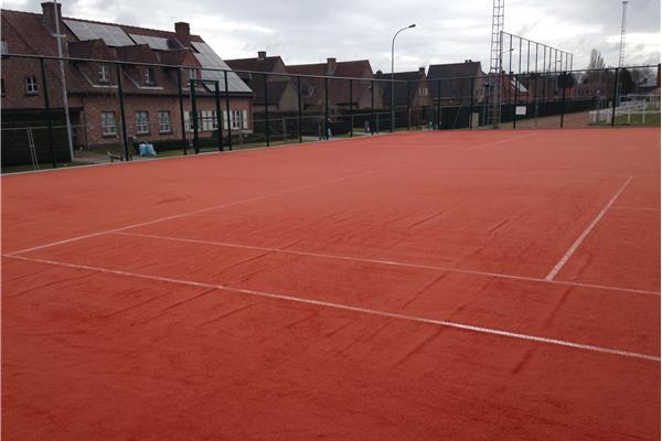 Aanleg 2 kunstgras tennisvelden Redcourt - Sportinfrabouw NV